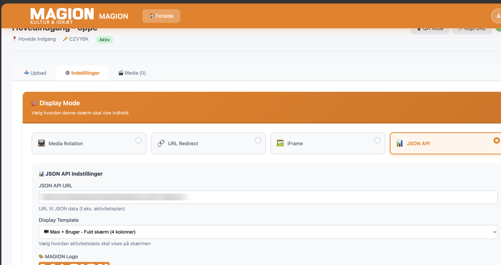 Skærmbillede fra Magions CMS-portal — opsætning af infoskærm med JSON API mod halbooking.dk